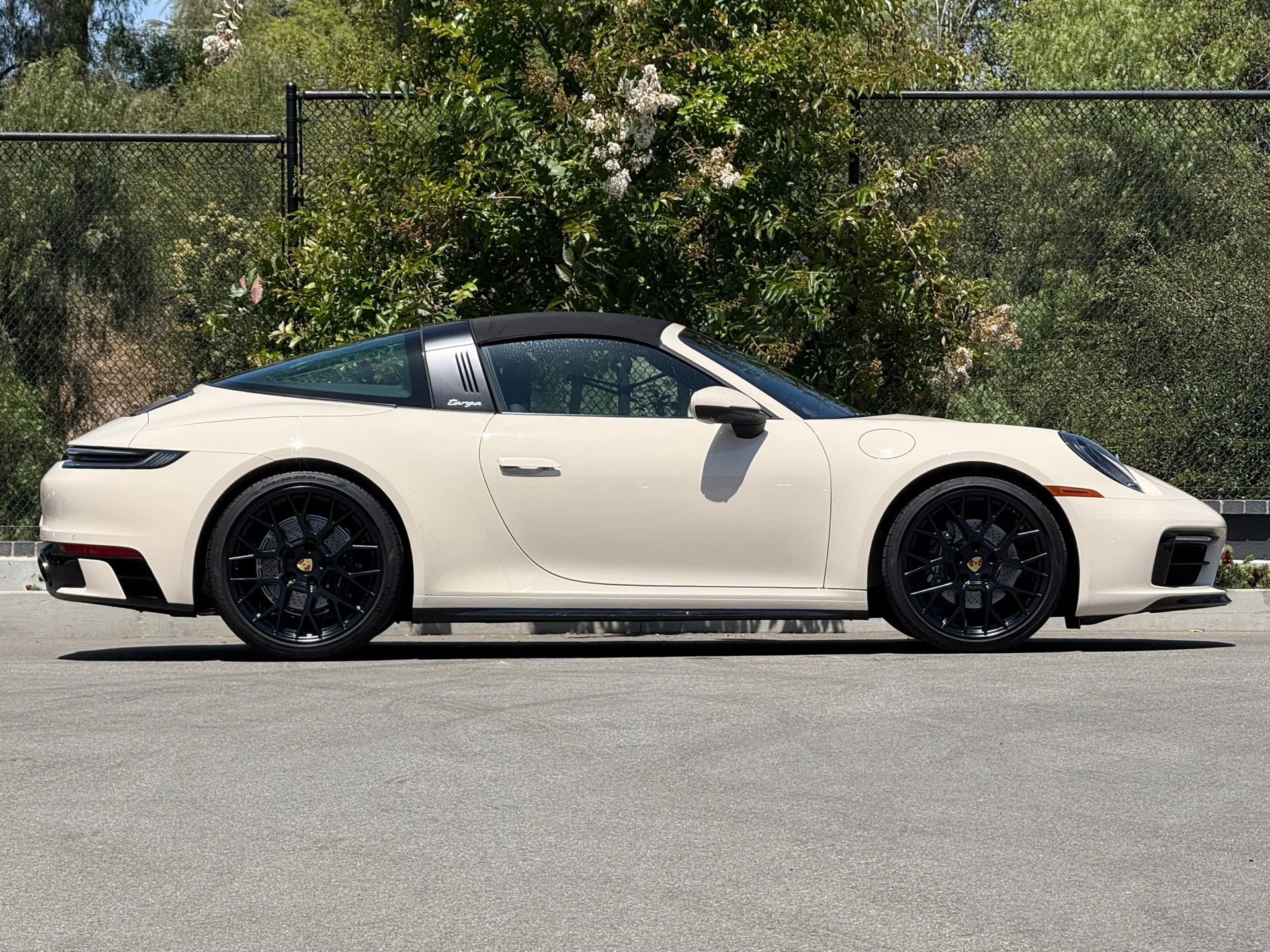 Certified 2024 Porsche 911 Targa 4 AWD/4WD image 8