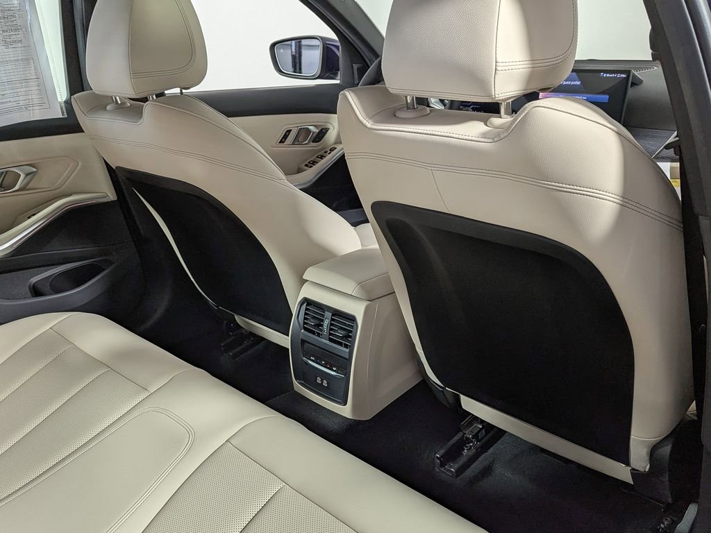Used 2025 BMW 330i xDrive Sedan w/ M Sport Package image 39