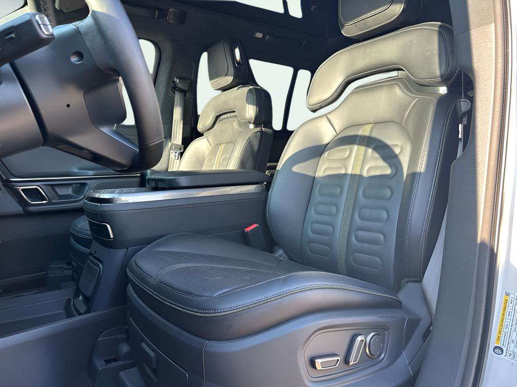 Used 2022 Rivian R1S Adventure image 24