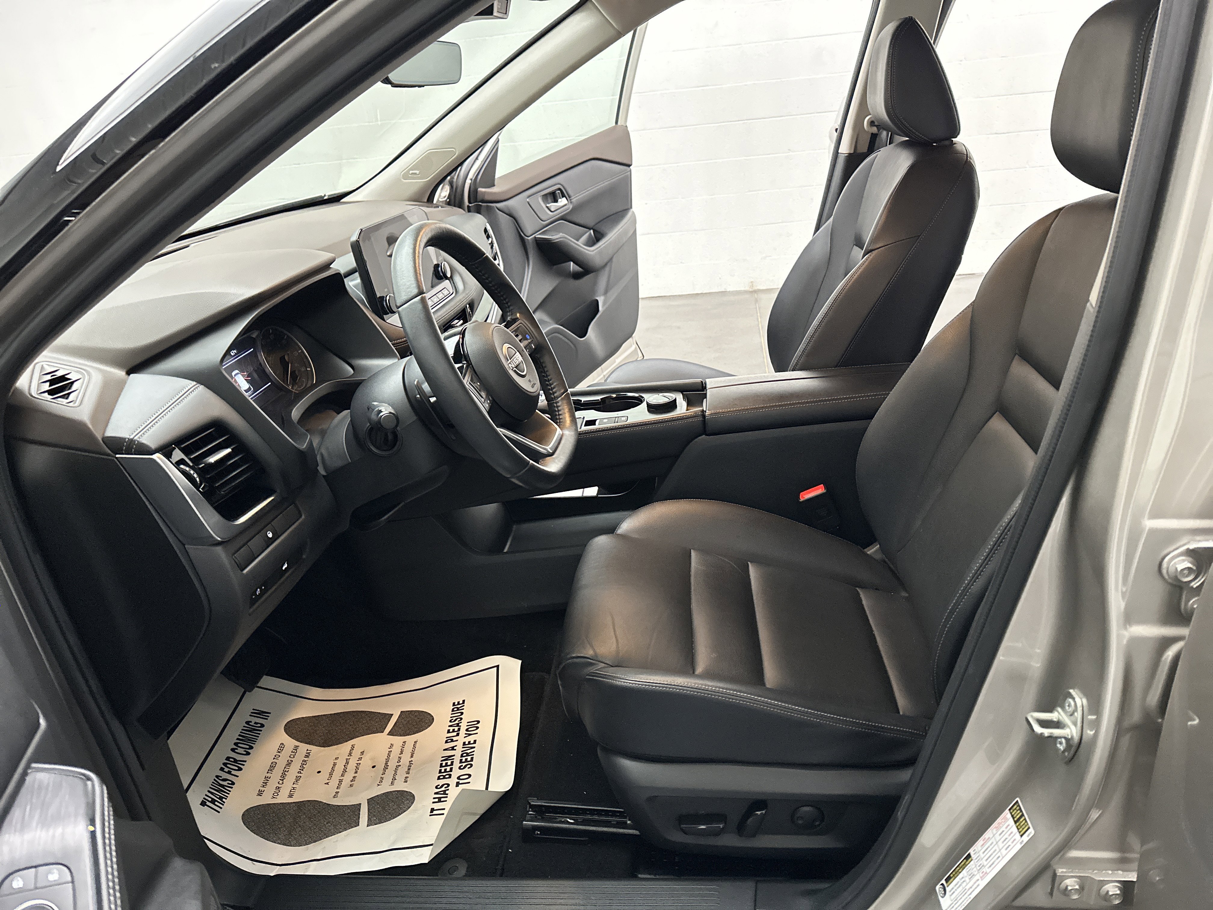 Used 2023 Nissan Rogue SL w/ SL Premium Package image 19