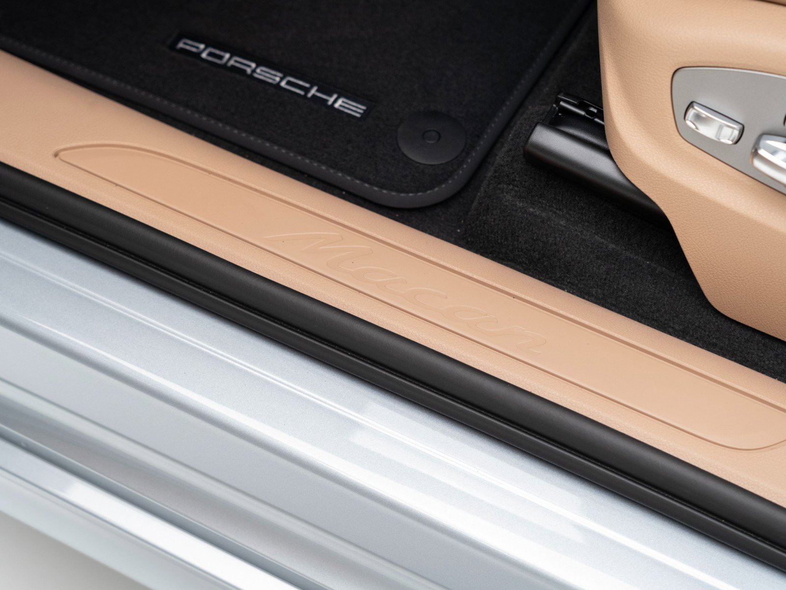 New 2026 Porsche Macan image 15