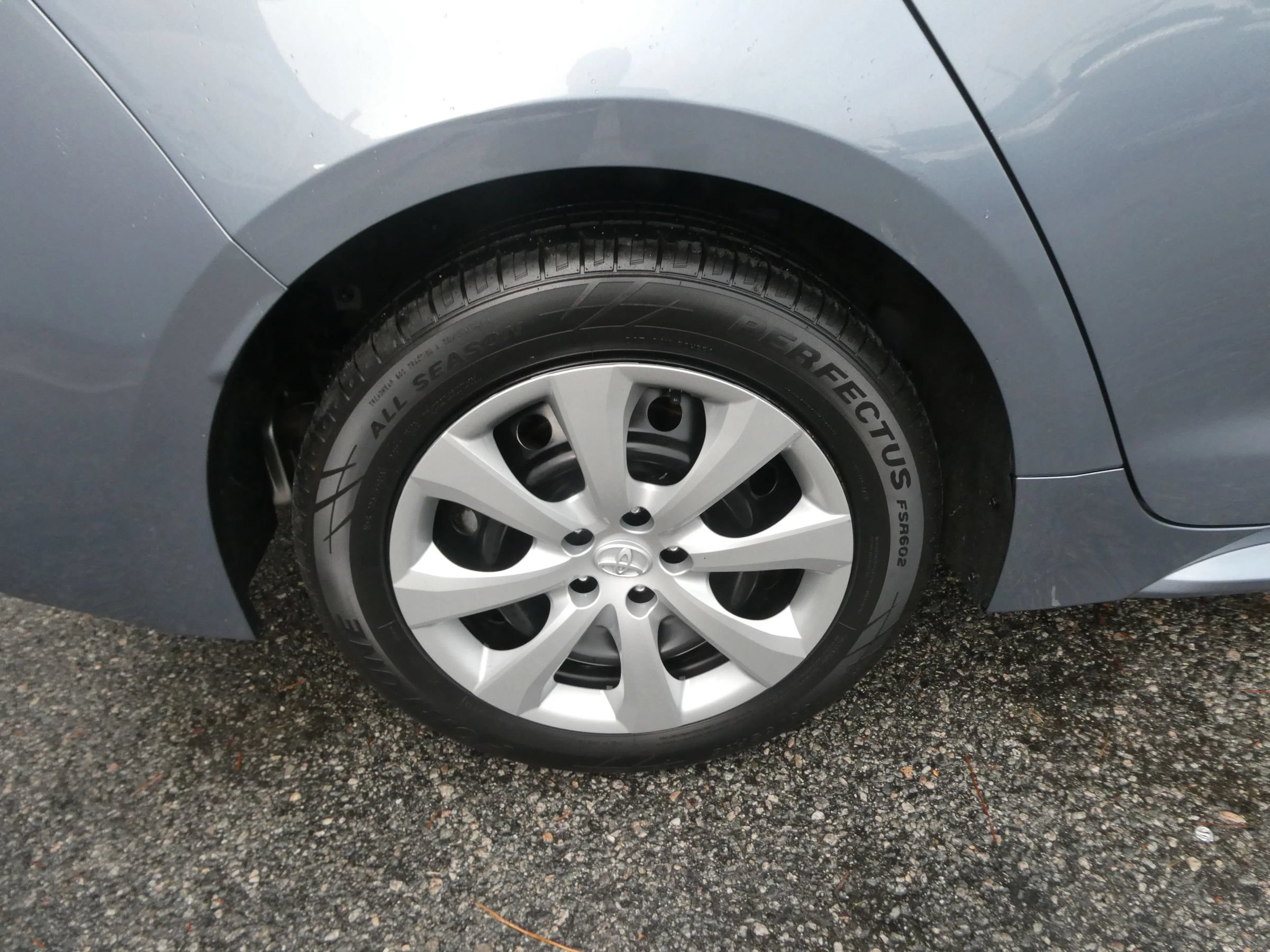 Used 2022 Toyota Corolla LE FWD image 29