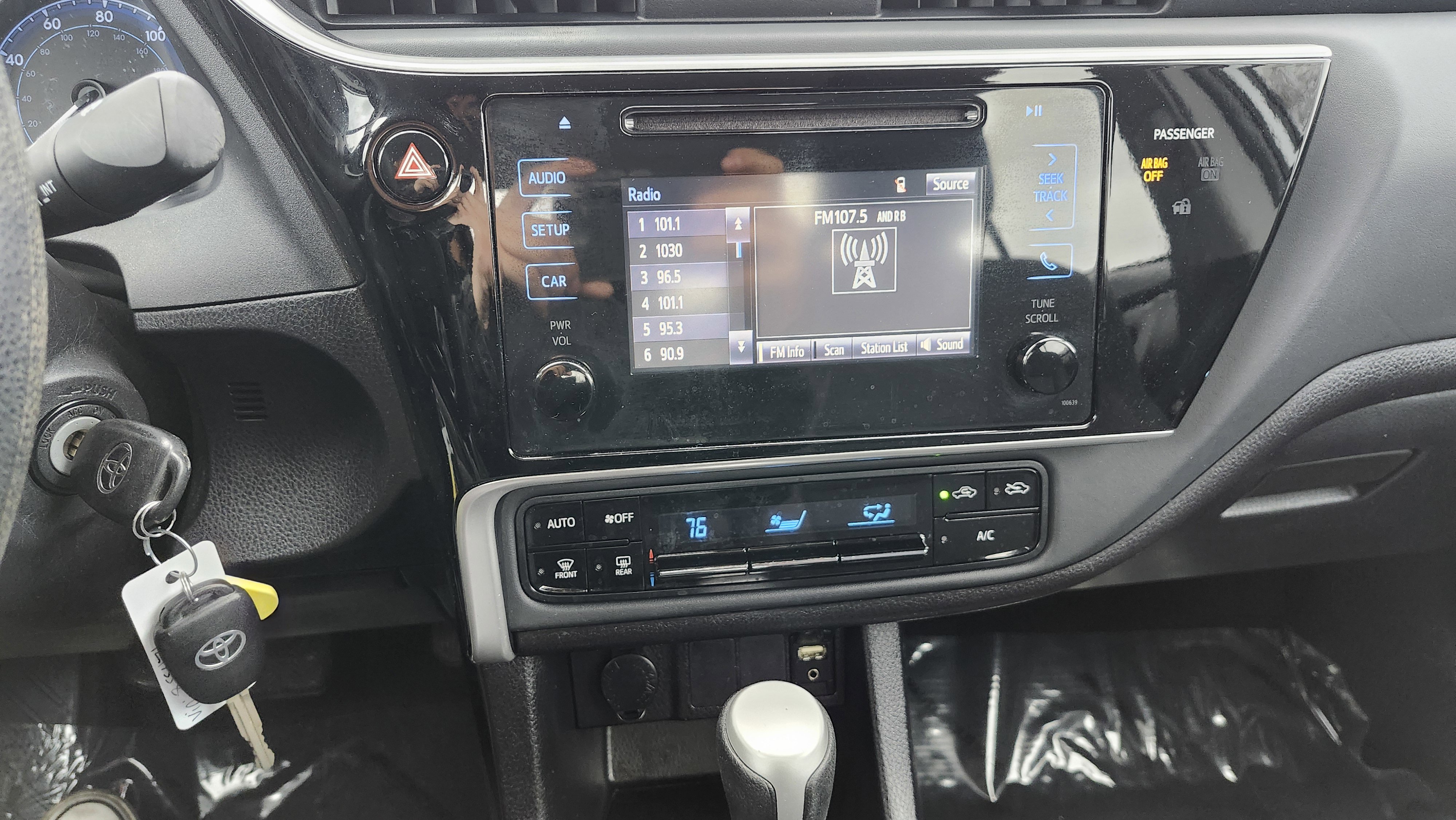 Used 2017 Toyota Corolla LE image 26