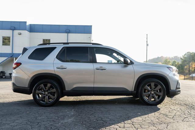 Certified 2024 Honda Pilot Sport image 10
