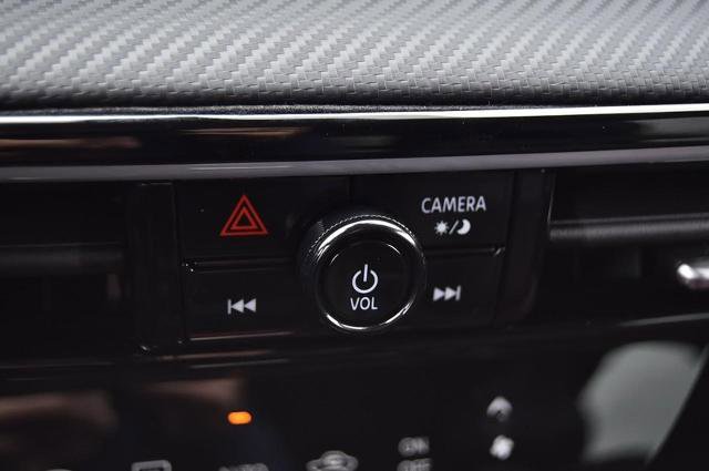 New 2025 Nissan Kicks SR image 18