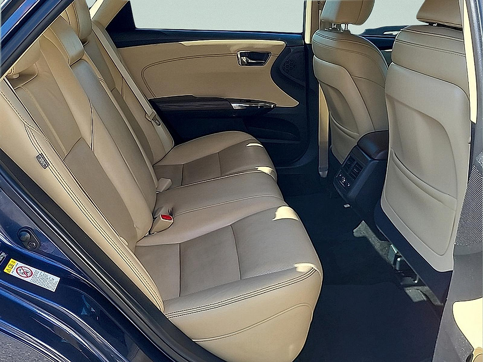 Used 2016 Toyota Avalon Limited w/ Toyota Safety Sense Package FWD image 11