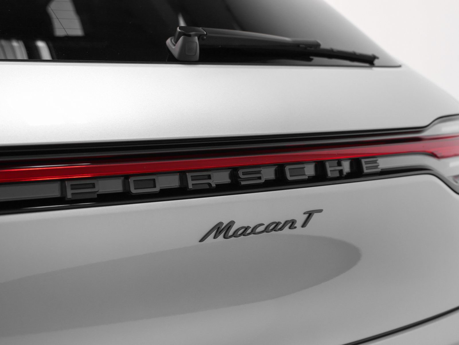 Certified 2026 Porsche Macan Turbo AWD/4WD image 20