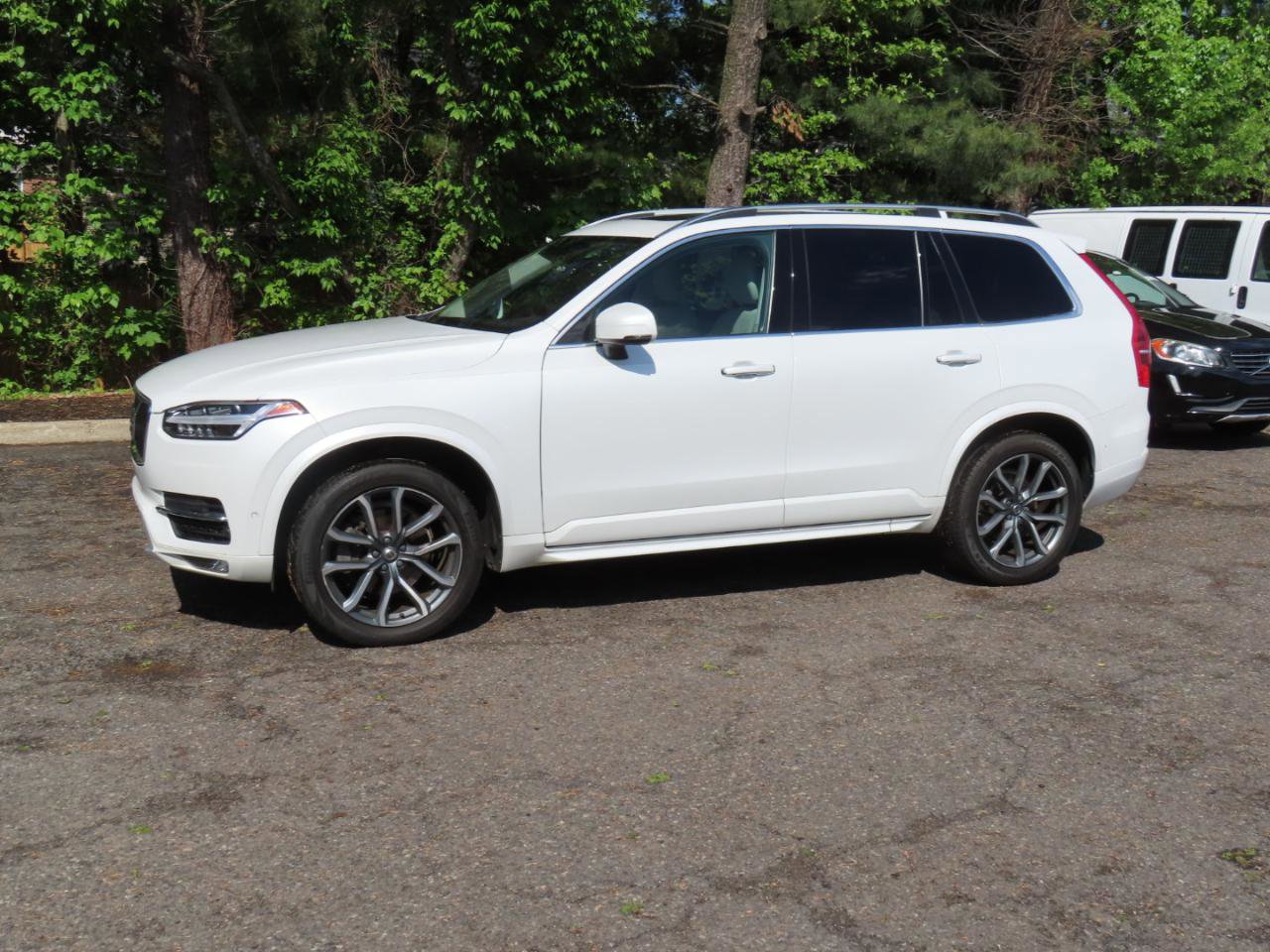 Used 2018 Volvo XC90 T6 Momentum w/ Convenience Package AWD/4WD image 3