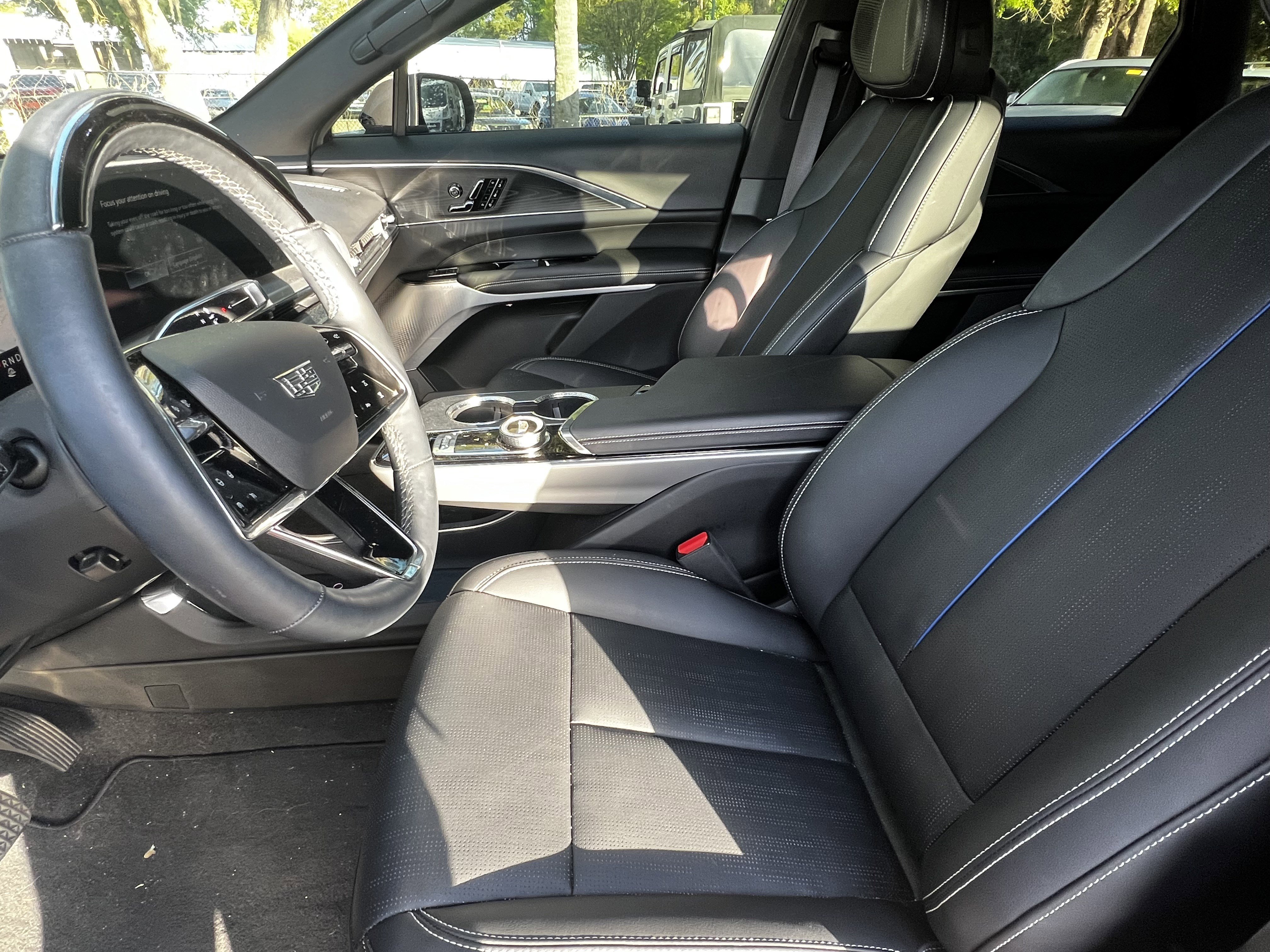Used 2025 Cadillac Lyriq Sport AWD/4WD image 17
