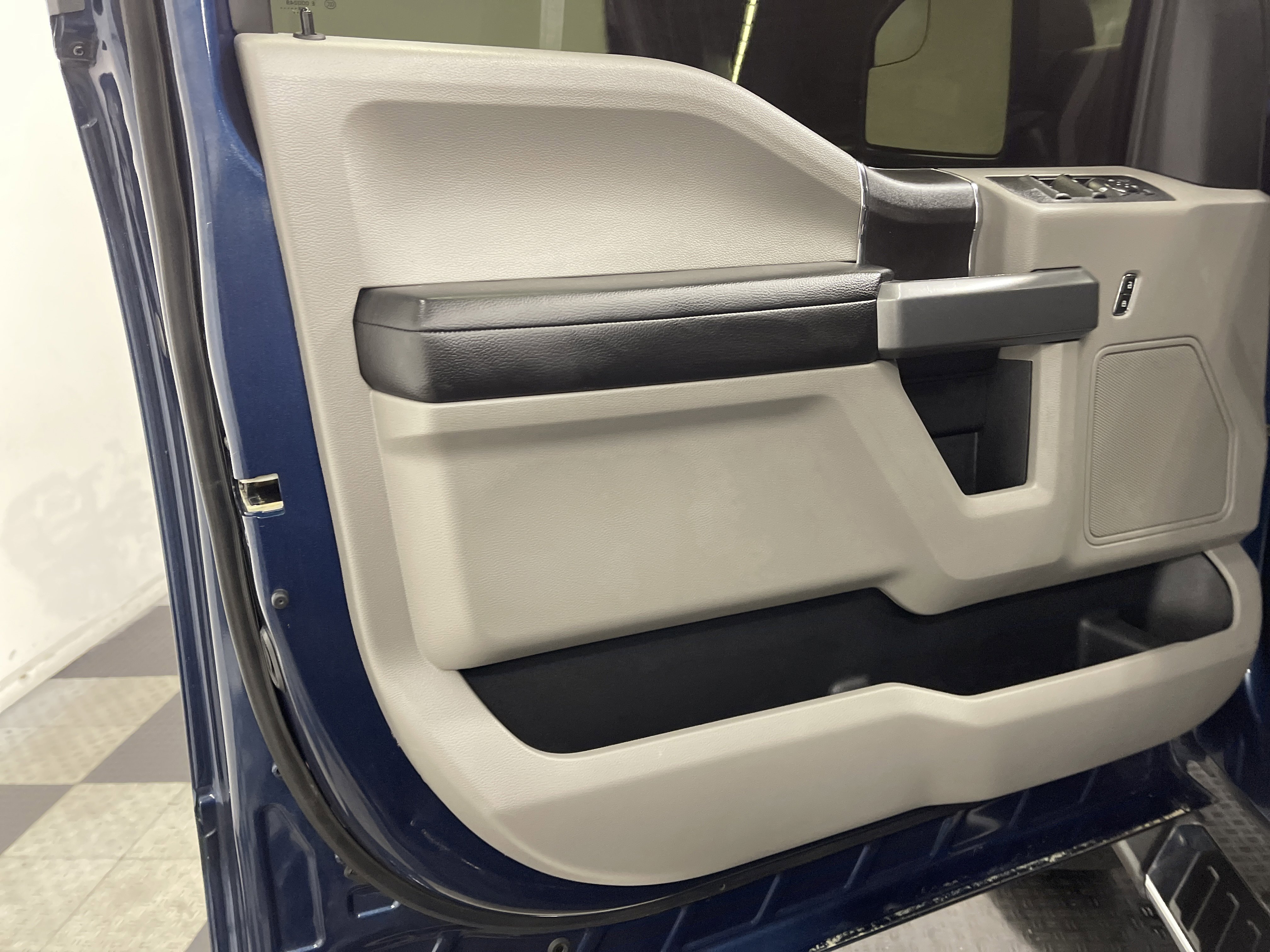 Used 2018 Ford F150 XLT image 10