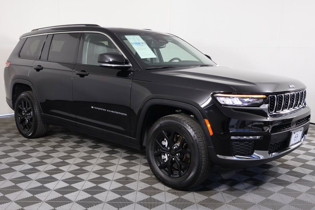 Used 2023 Jeep Grand Cherokee L Limited RWD image 3