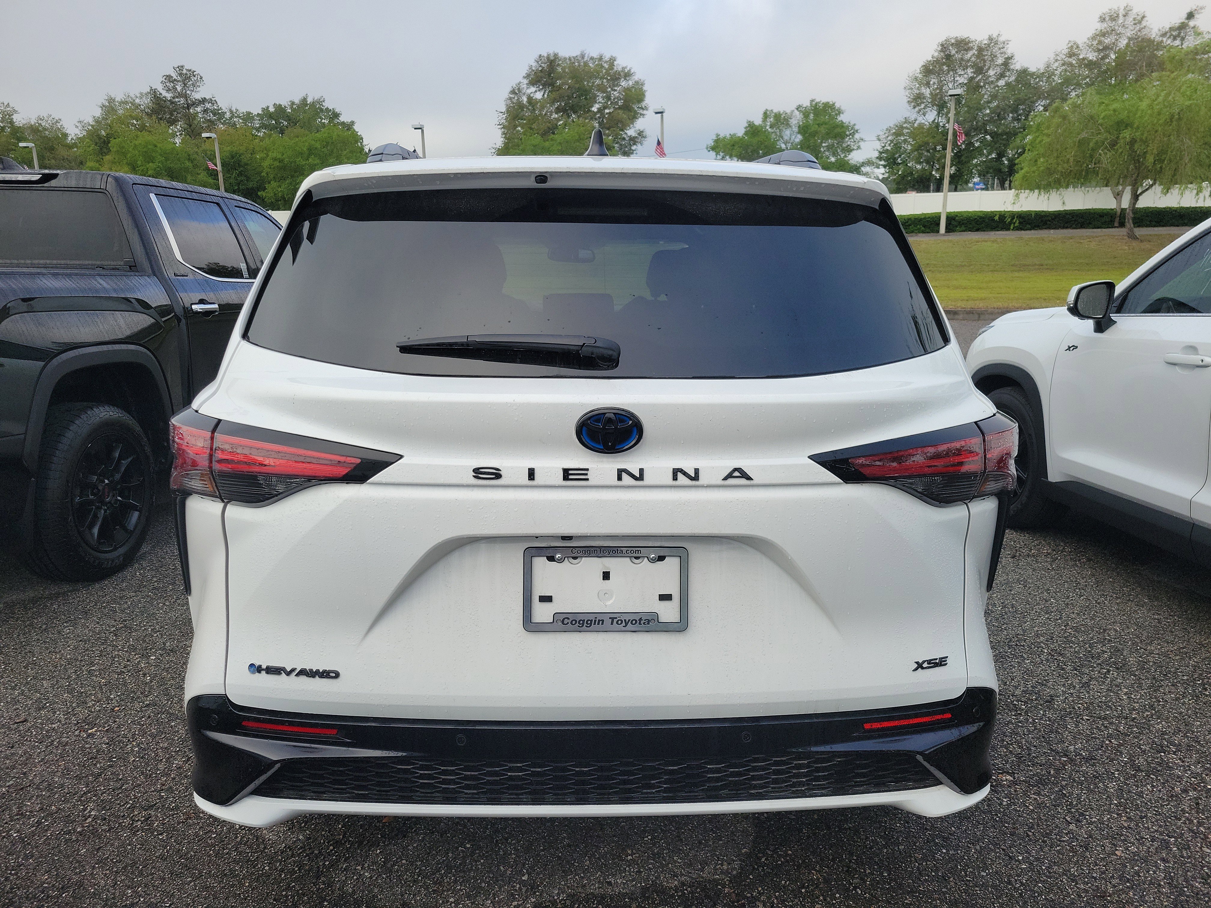 Used 2025 Toyota Sienna XSE w/ XSE Plus Package AWD/4WD image 12