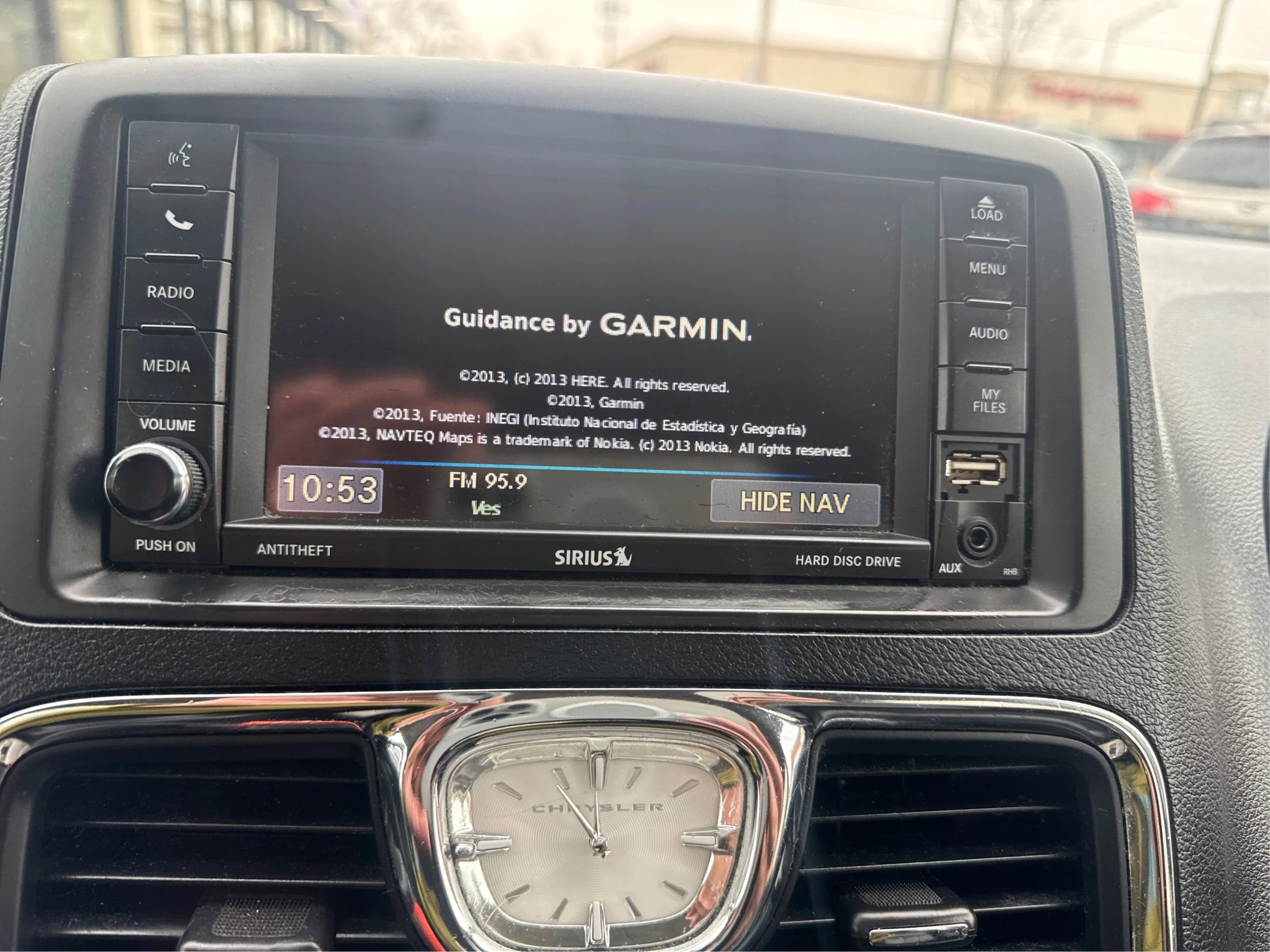 Used 2015 Chrysler Town & Country Touring w/ Driver Convenience Group image 28