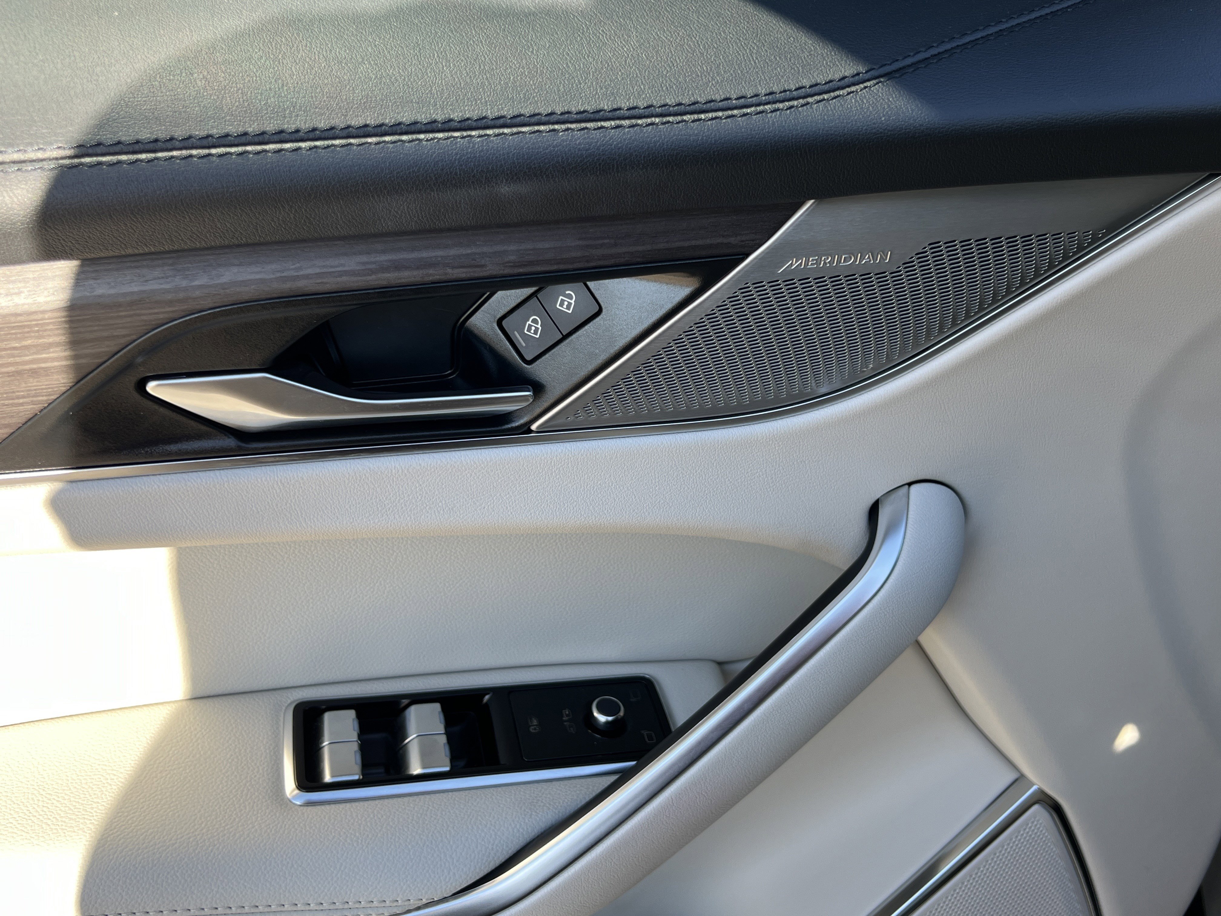 Used 2023 Jaguar F-PACE S image 28