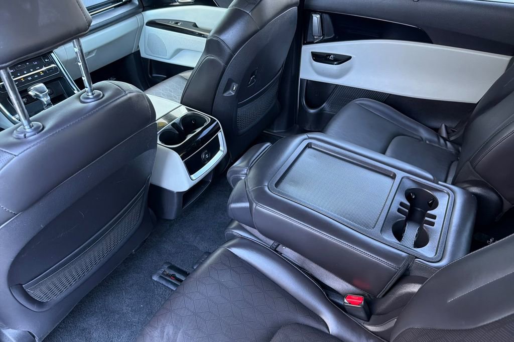 Used 2024 Kia Carnival EX FWD image 12
