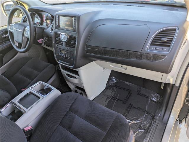 Used 2014 Chrysler Town & Country Touring image 23
