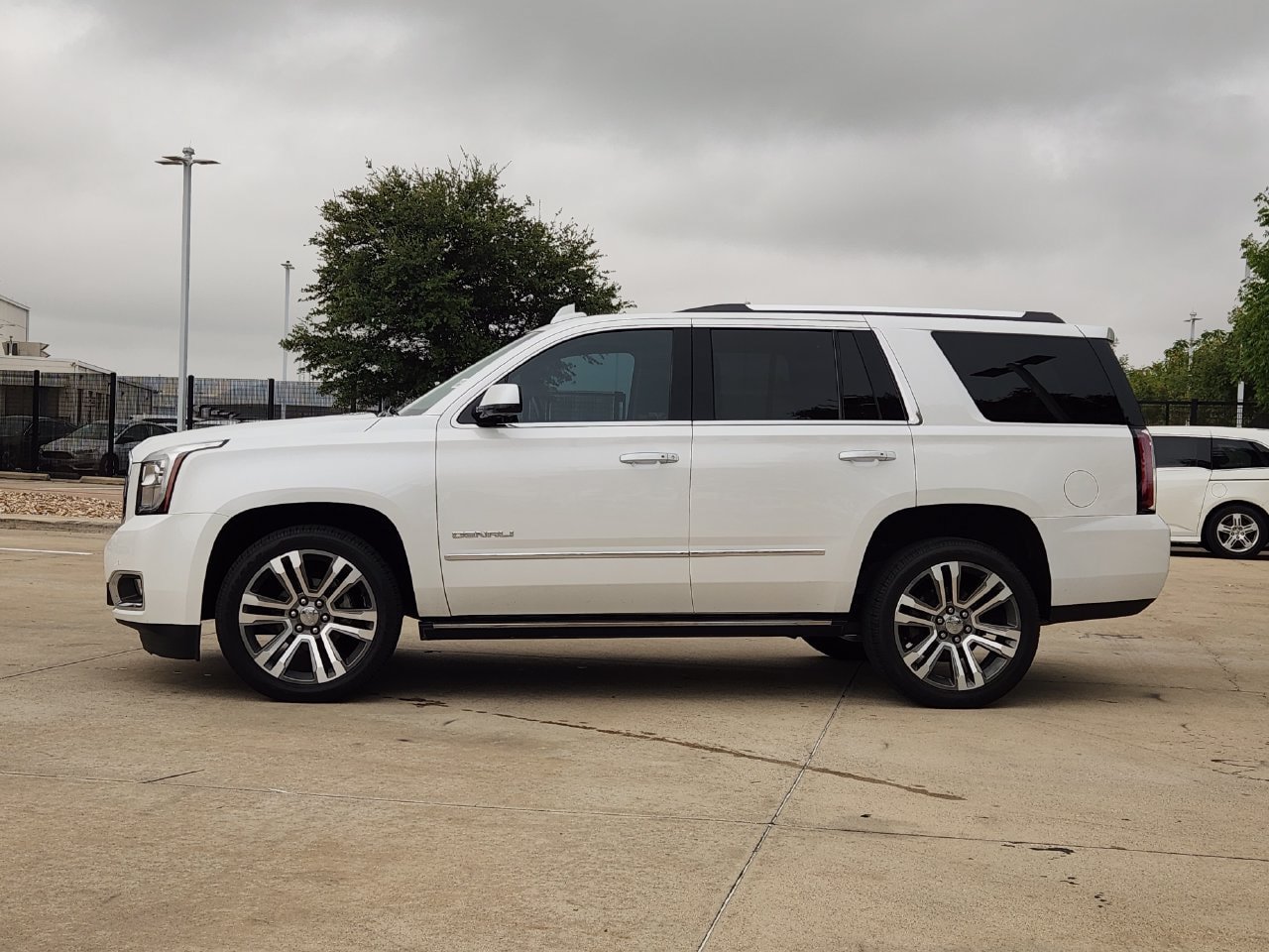Used 2017 GMC Yukon Denali w/ Open Road Package AWD/4WD image 4