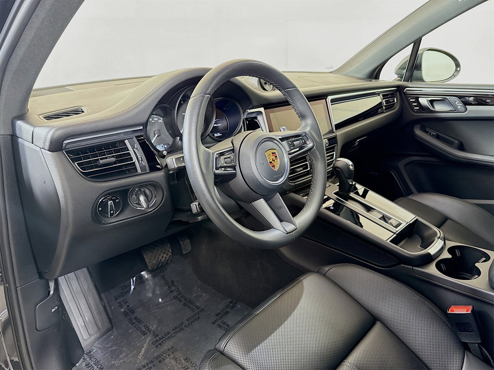 Used 2022 Porsche Macan image 4