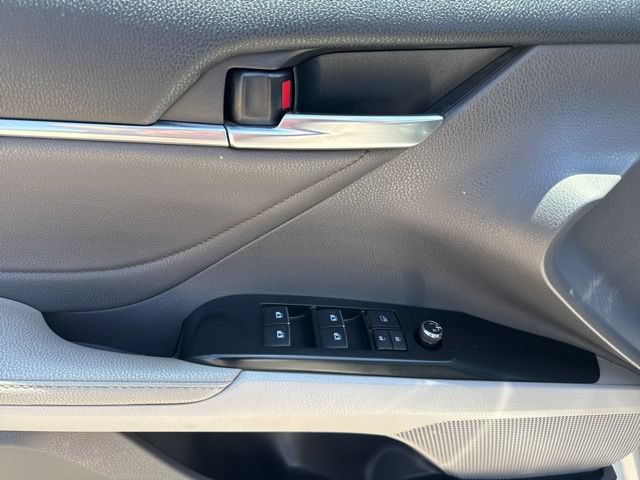 Used 2018 Toyota Camry XLE FWD image 8
