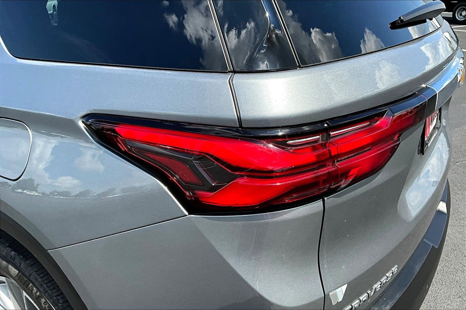 Used 2023 Chevrolet Traverse LT FWD image 23