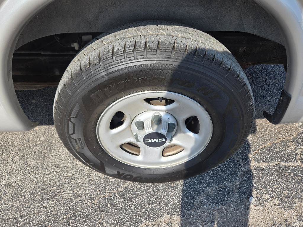 Used 2006 GMC Savana 1500 Passenger RWD image 26