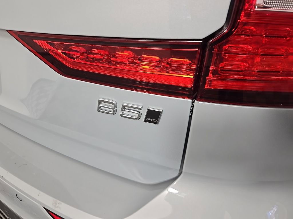 Certified 2025 Volvo V60 B5 Cross Country Plus image 8