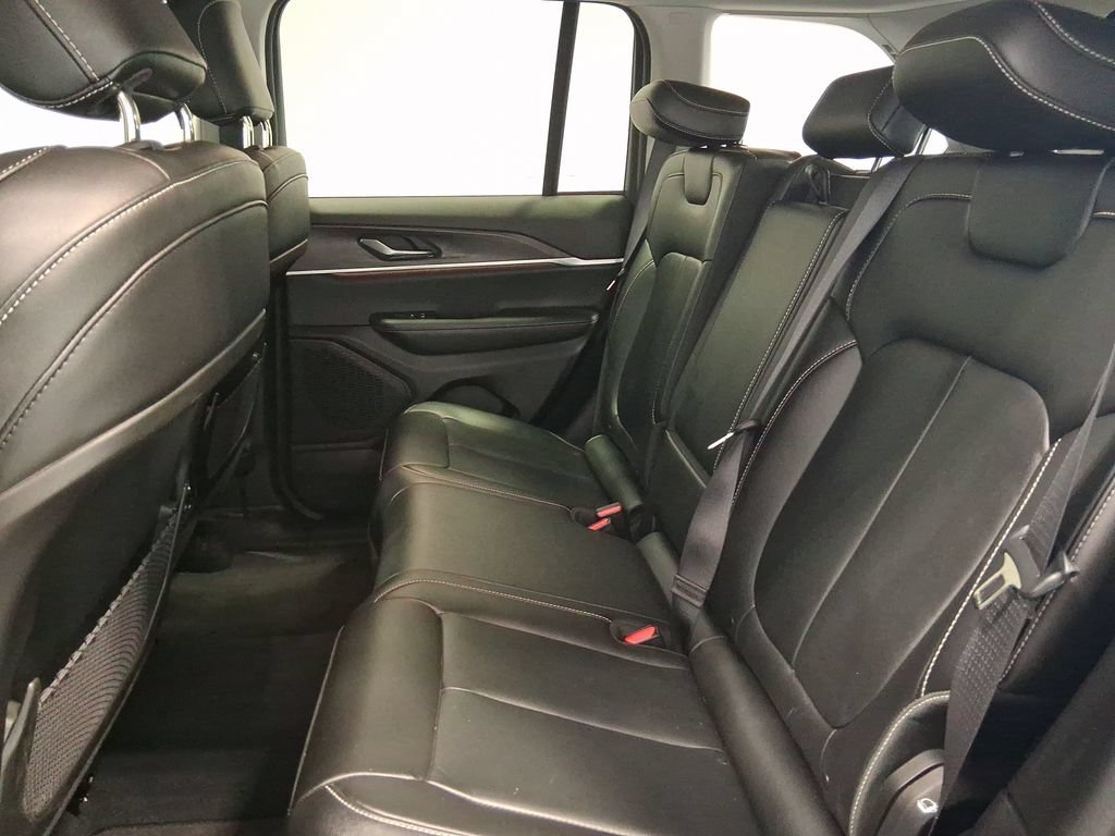 Used 2023 Jeep Grand Cherokee Limited AWD/4WD image 10
