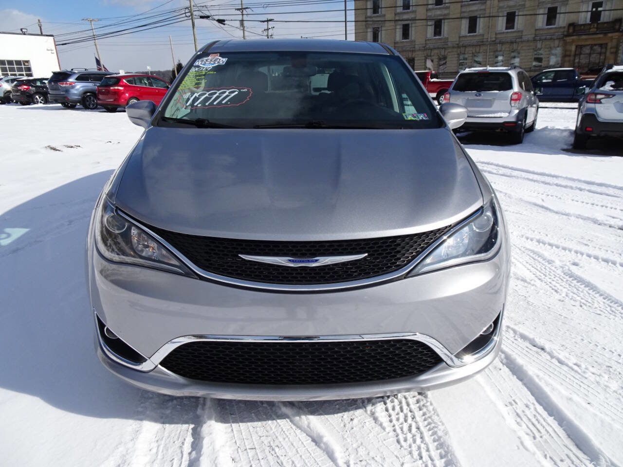 Used 2019 Chrysler Pacifica Touring Plus w/ Tire & Wheel Group image 3