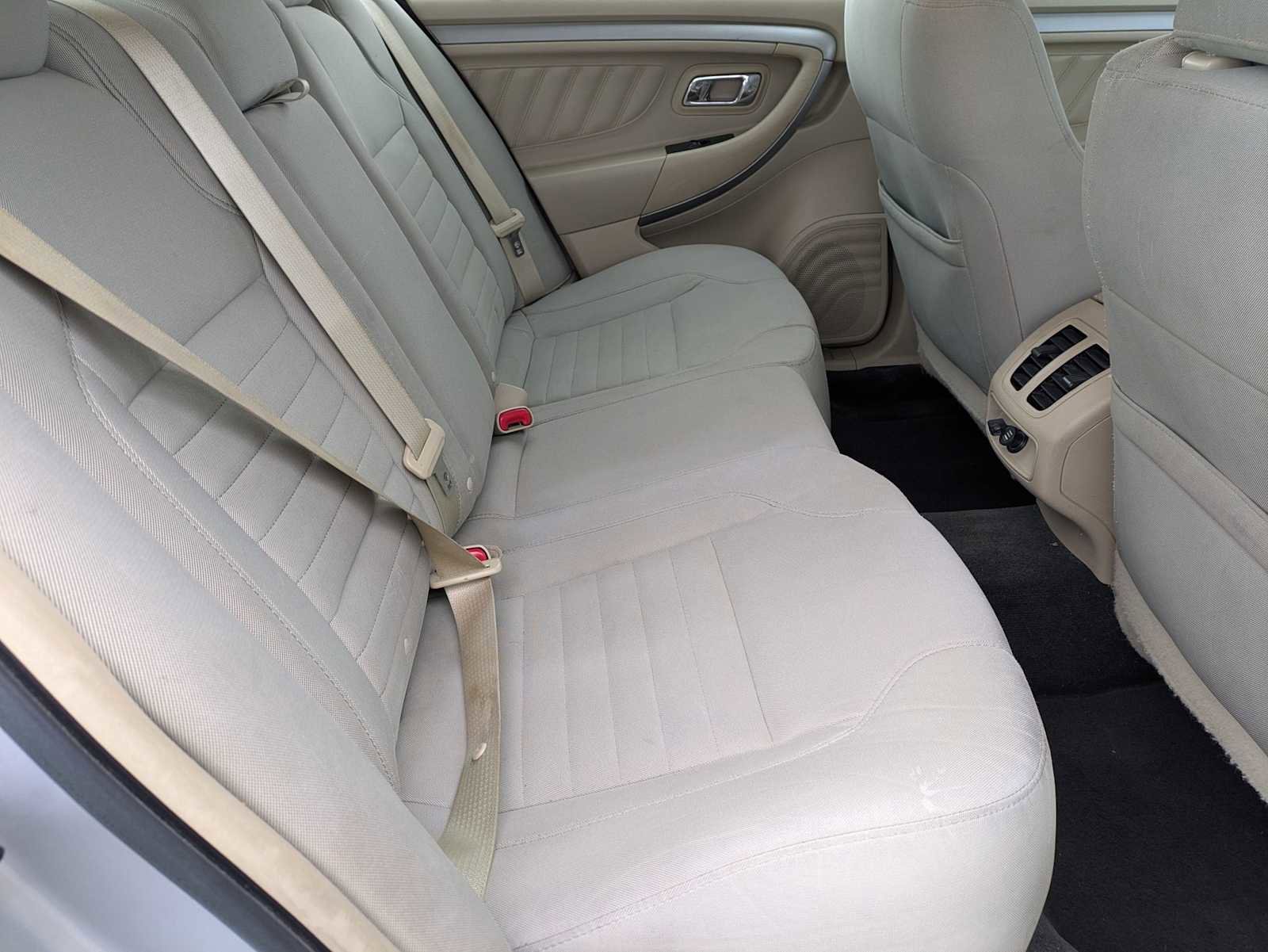 Used 2017 Ford Taurus SE image 19