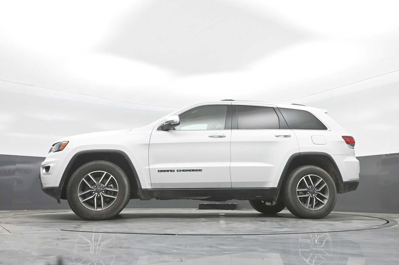 Used 2021 Jeep Grand Cherokee Limited w/ Luxury Group II AWD/4WD image 24