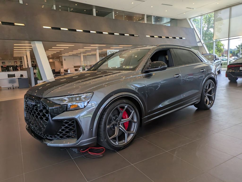 New 2025 Audi RS Q8 performance image 3