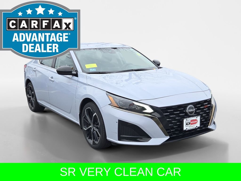 Used 2023 Nissan Altima 2.5 SR image 1