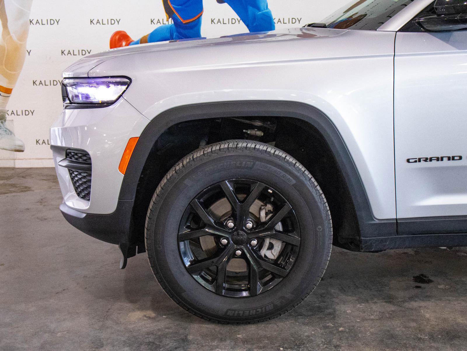 Used 2025 Jeep Grand Cherokee Altitude AWD/4WD image 15