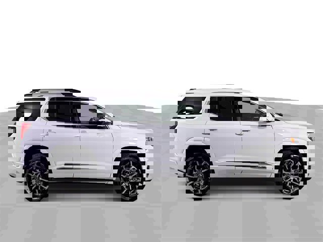 Used 2023 GMC Acadia Denali image 9