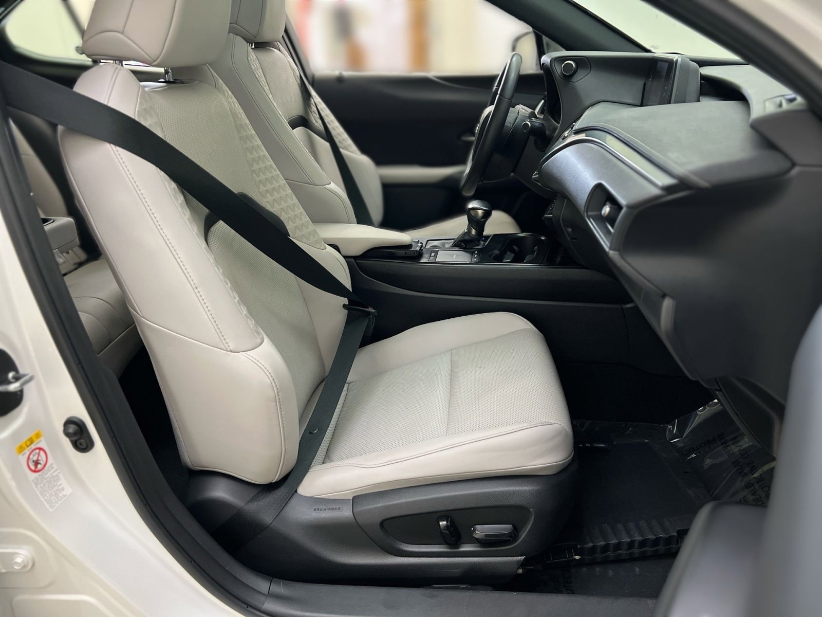 Used 2019 Lexus UX 200 image 25