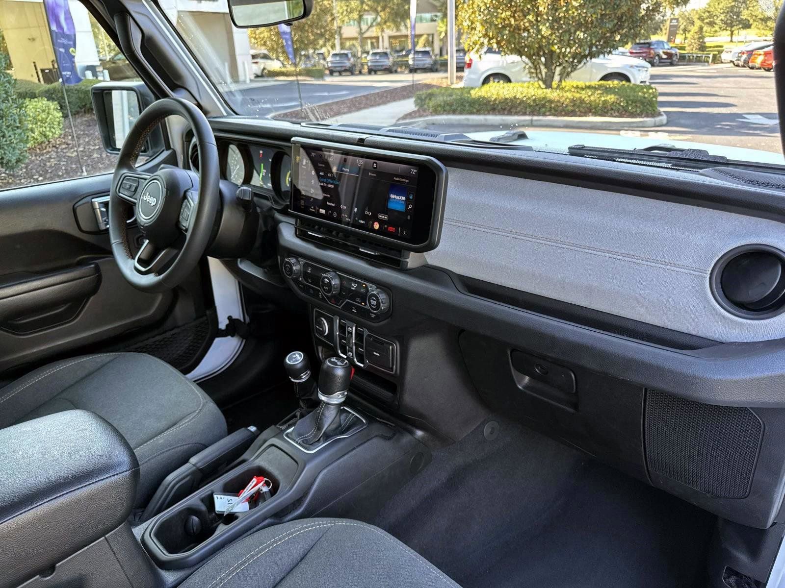 Used 2024 Jeep Wrangler Unlimited image 18