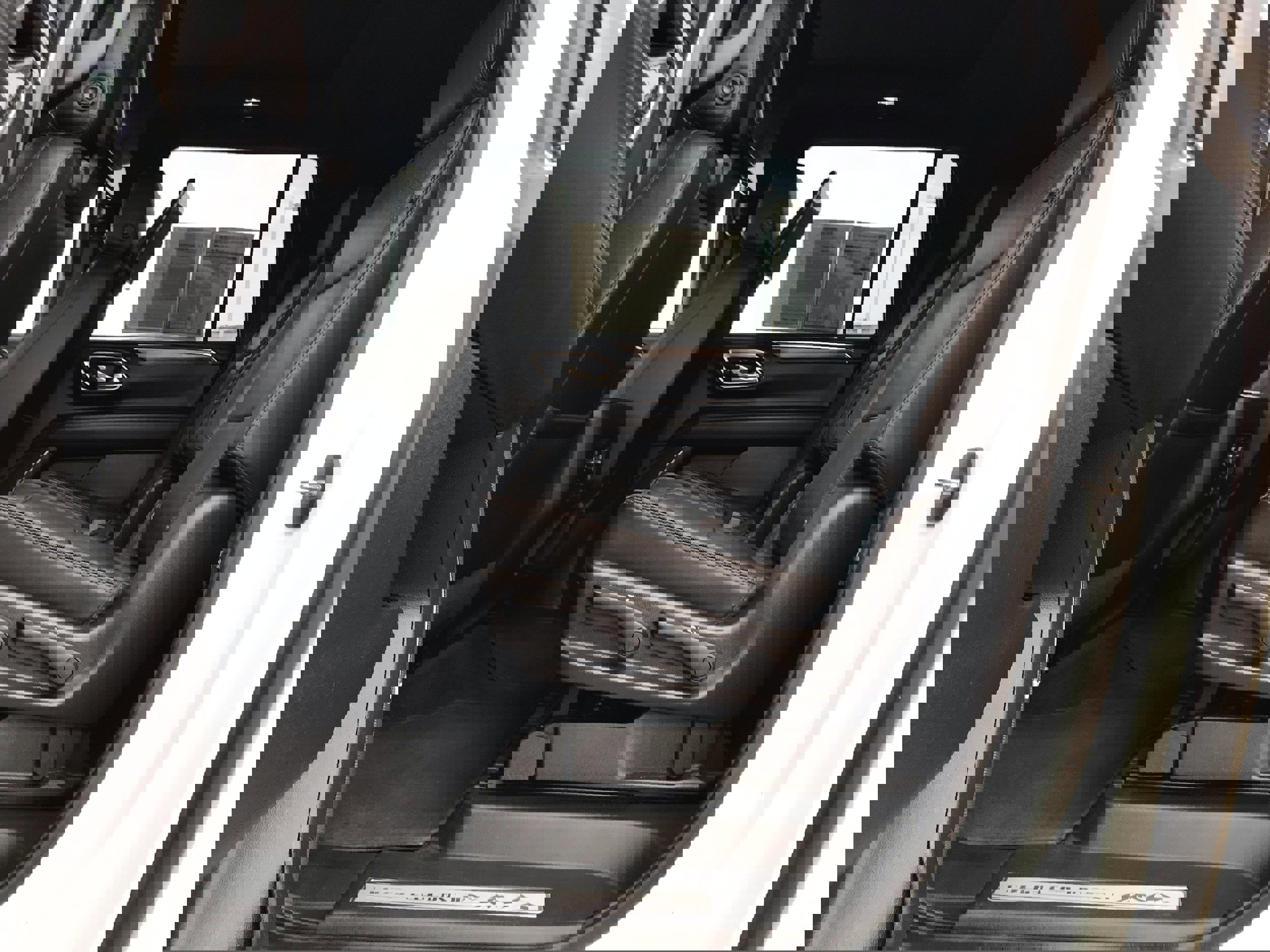 Used 2021 Chevrolet Suburban High Country w/ Premium Package image 15