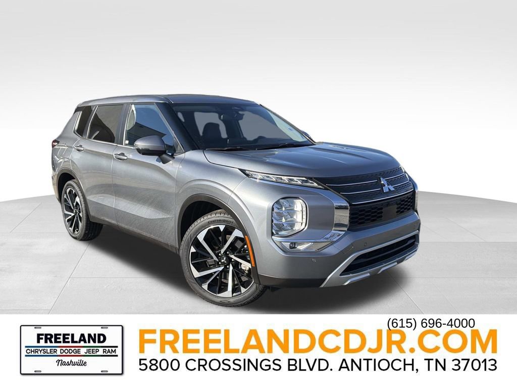 Used 2024 Mitsubishi Outlander SE image 1
