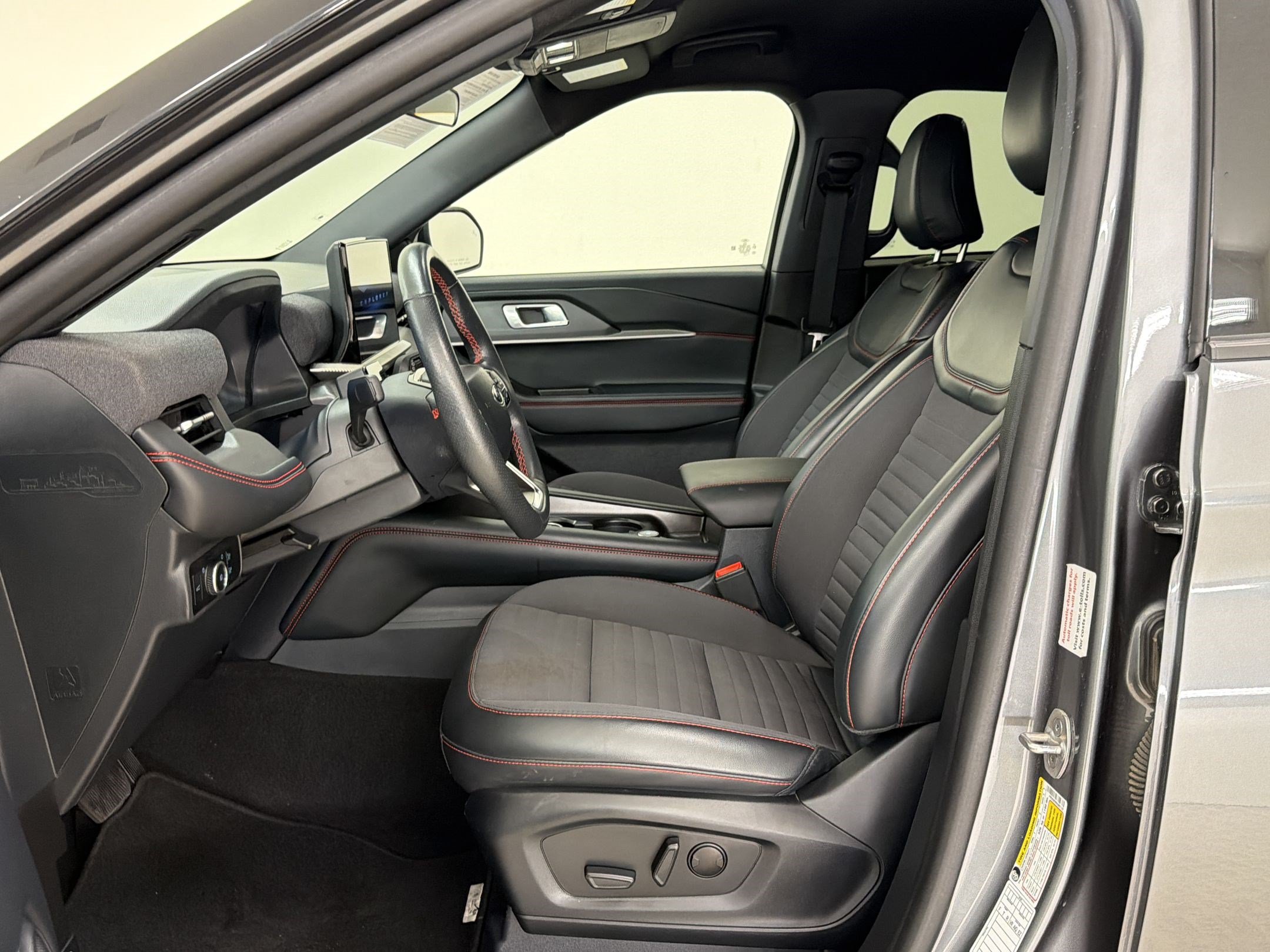 Certified 2025 Ford Explorer ST-Line w/ ST-Line Street Pack AWD/4WD image 5
