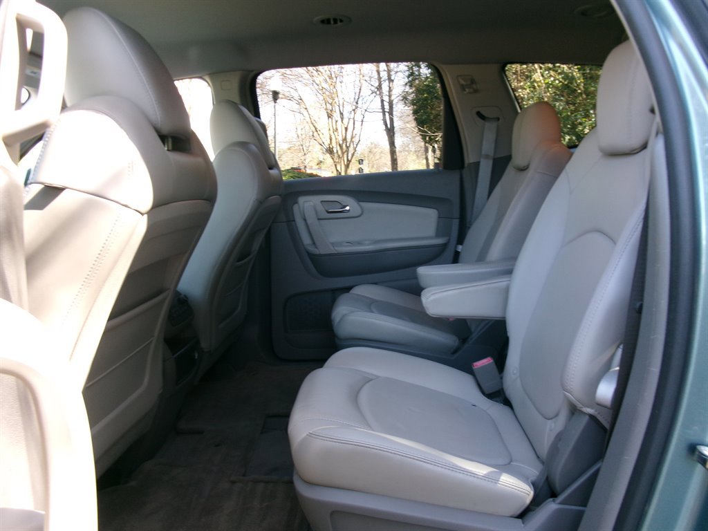 Used 2009 Chevrolet Traverse LT image 29