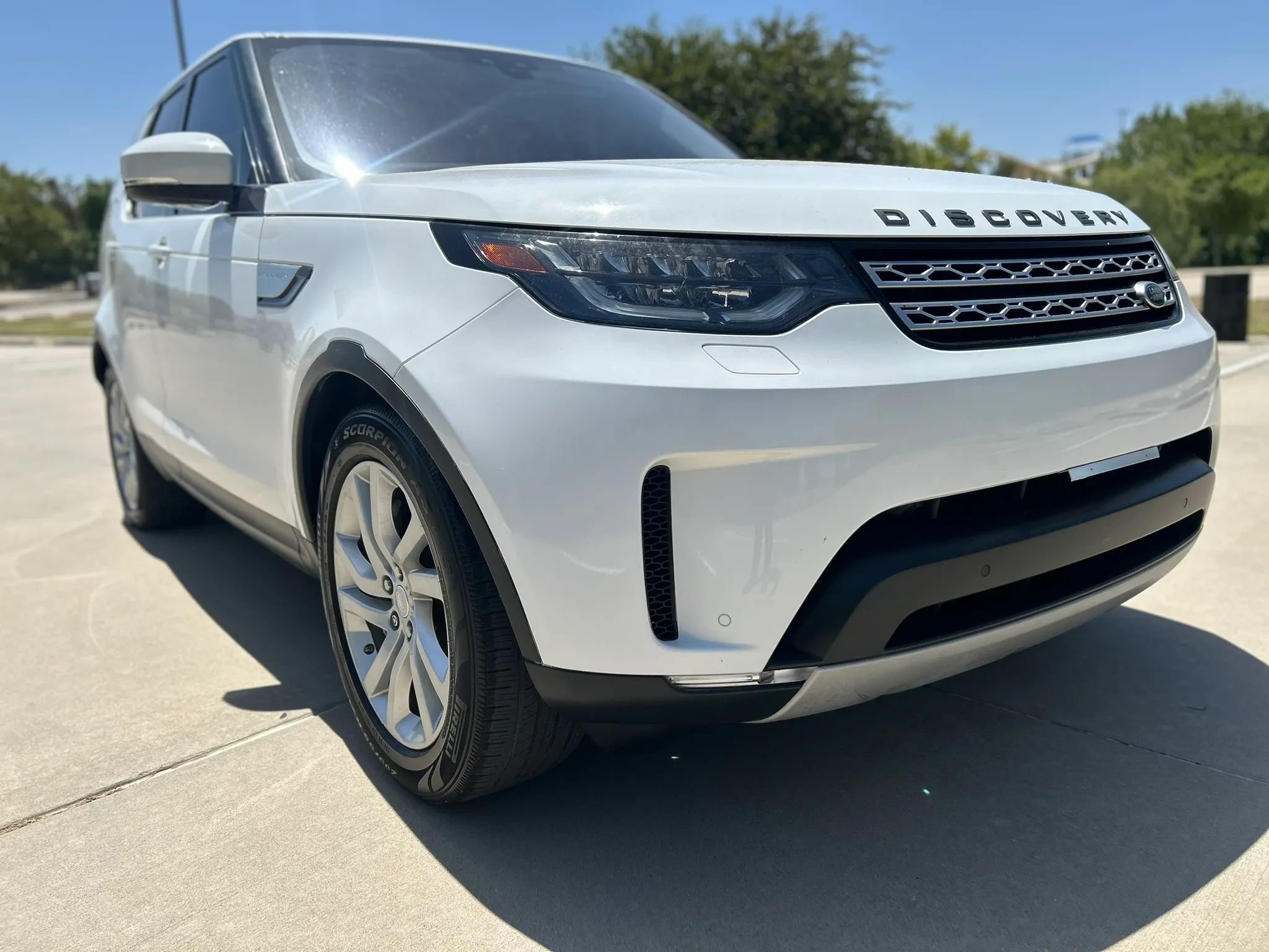 Used 2018 Land Rover Discovery HSE AWD/4WD image 4