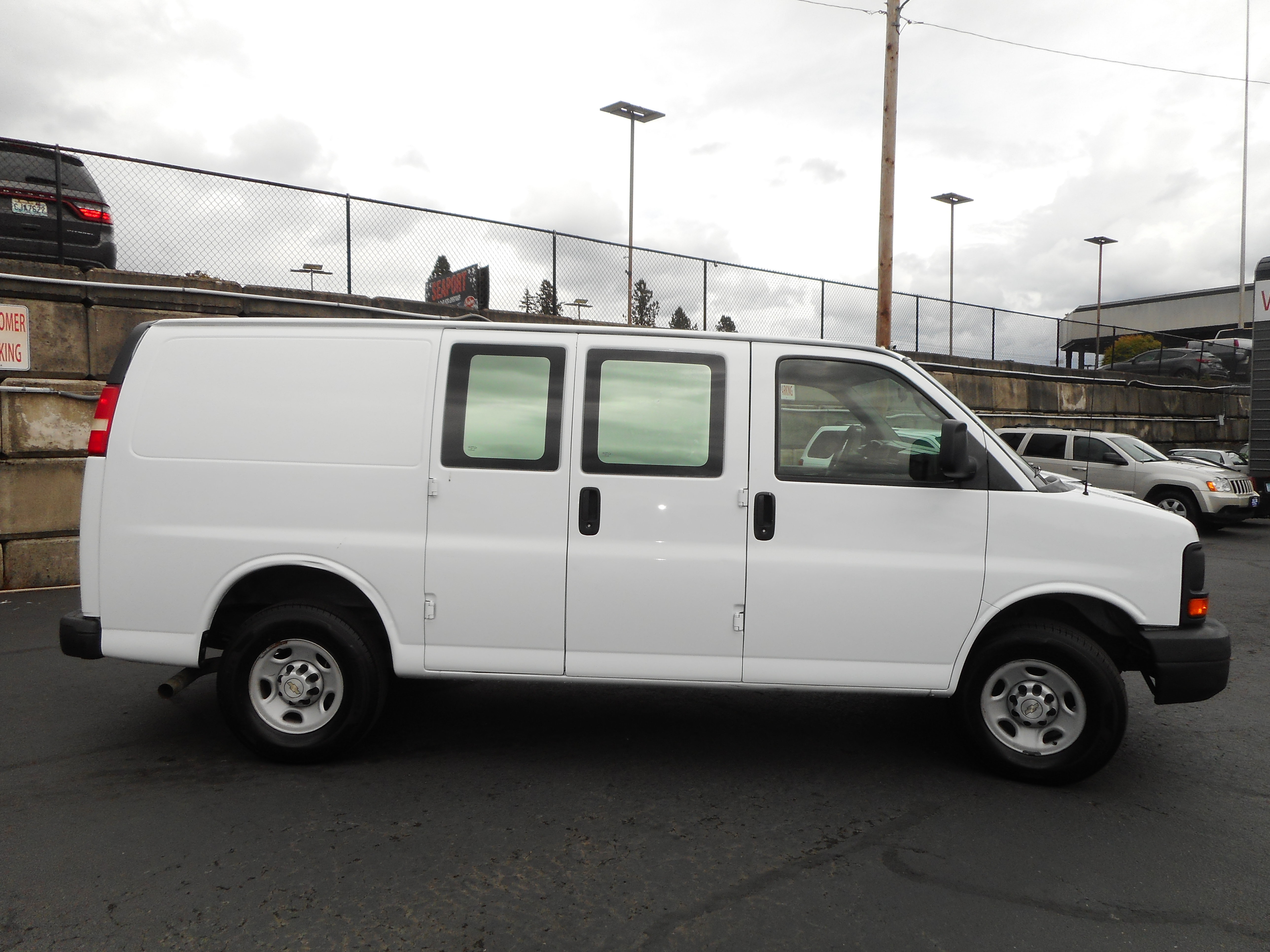 Used 2007 Chevrolet Express 2500 RWD image 2