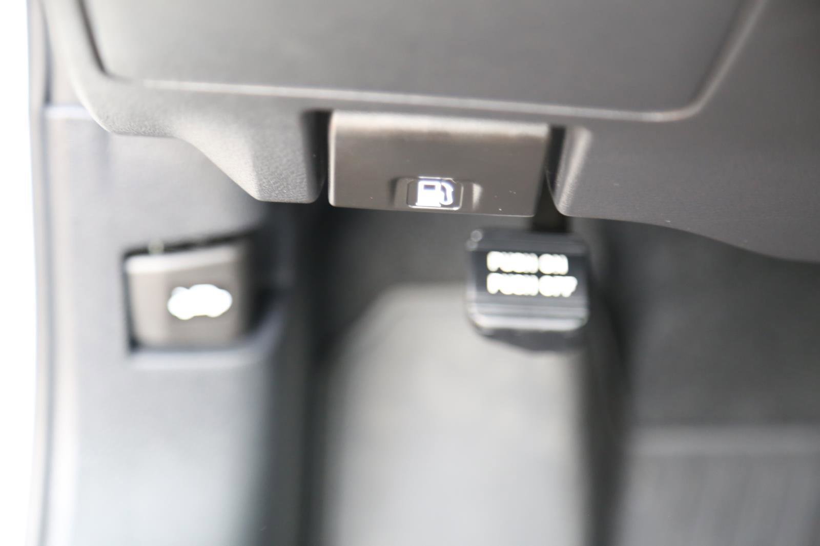 Used 2025 Nissan Altima 2.5 SR FWD image 12