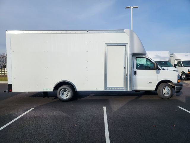 New 2025 Chevrolet Express 4500 w/ Power Convenience Package RWD image 9