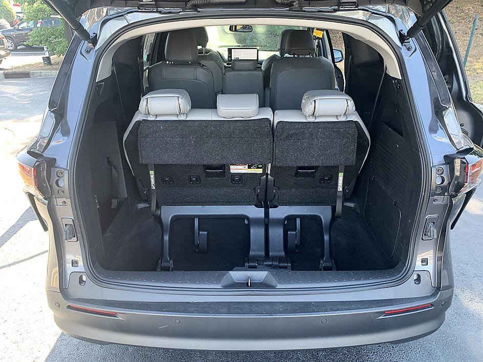 Certified 2025 Toyota Sienna XLE FWD image 23