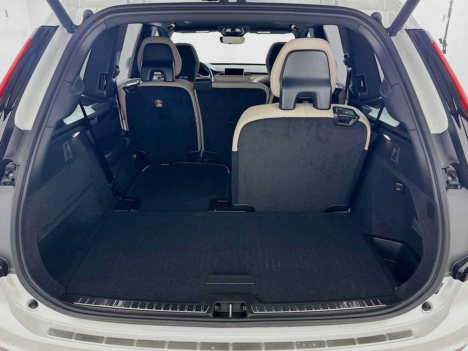New 2026 Volvo XC90 B5 Plus w/ Protection Package AWD/4WD image 24