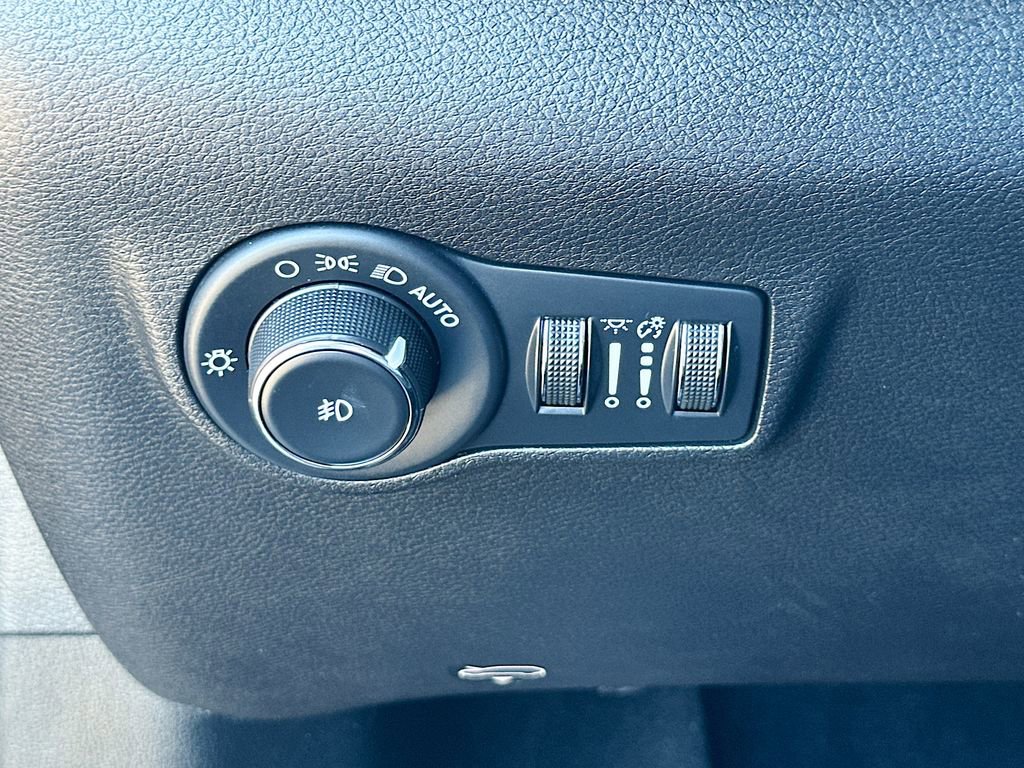 Used 2023 Jeep Compass Latitude image 11