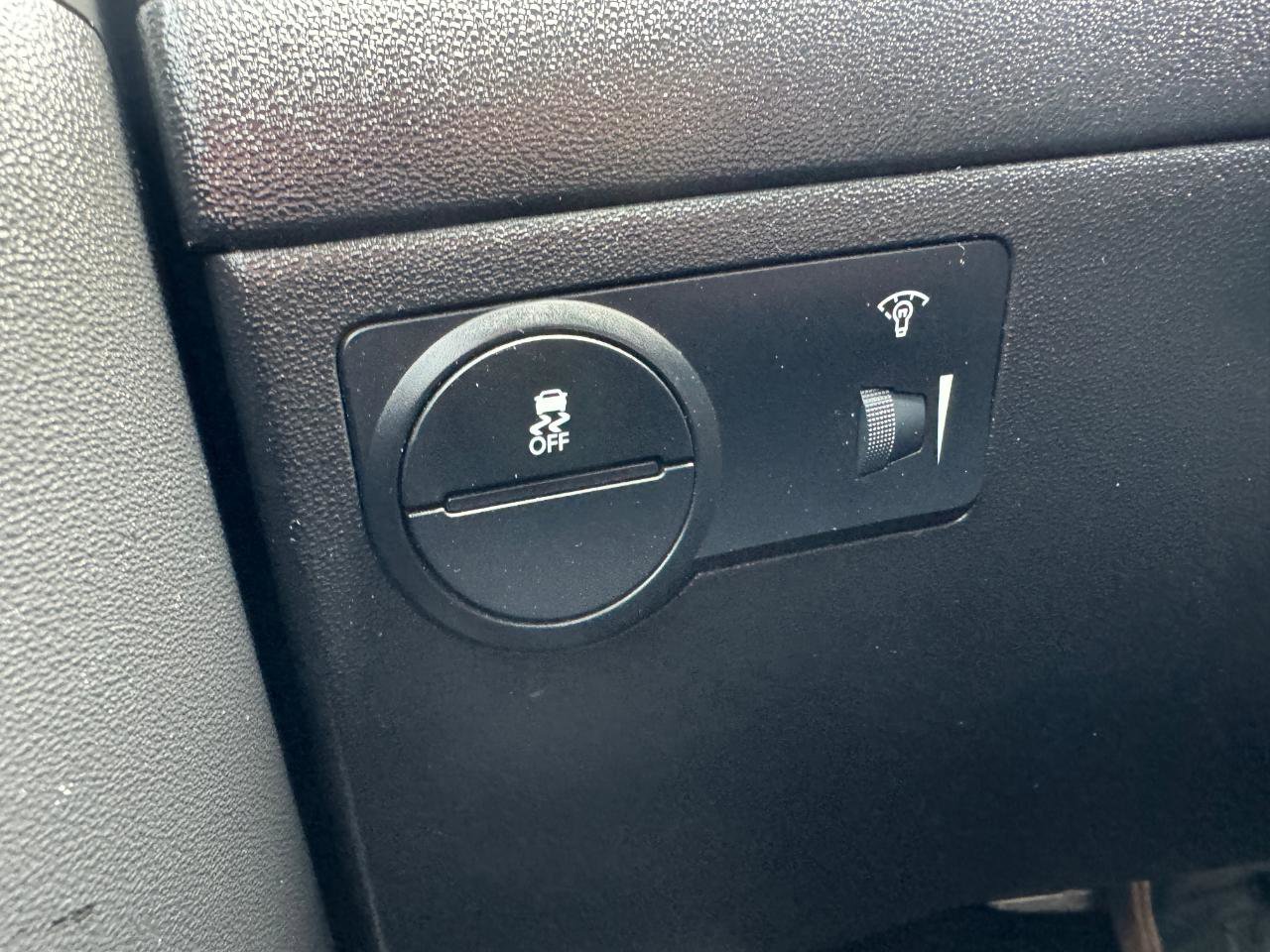 Used 2016 Hyundai Genesis Coupe 3.8 image 21