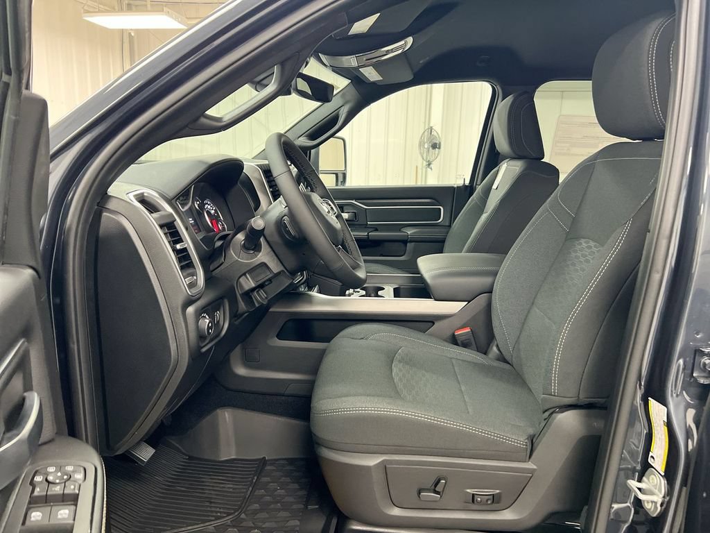 New 2026 RAM 2500 Big Horn AWD/4WD image 15