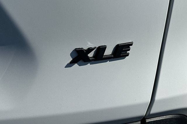 Used 2022 Toyota RAV4 XLE FWD image 30